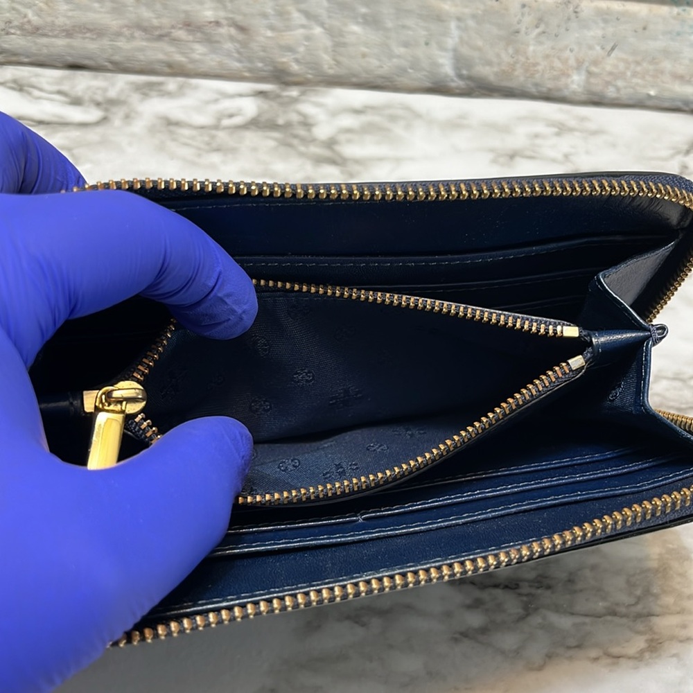 Tory Burch Midnight Blue Patent Leather Zip Continental Wallet Tory Logo GUC - Picture 9 of 13